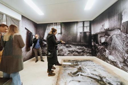 Vid  Brezočnik Anatomija zapuščene hiše (14)